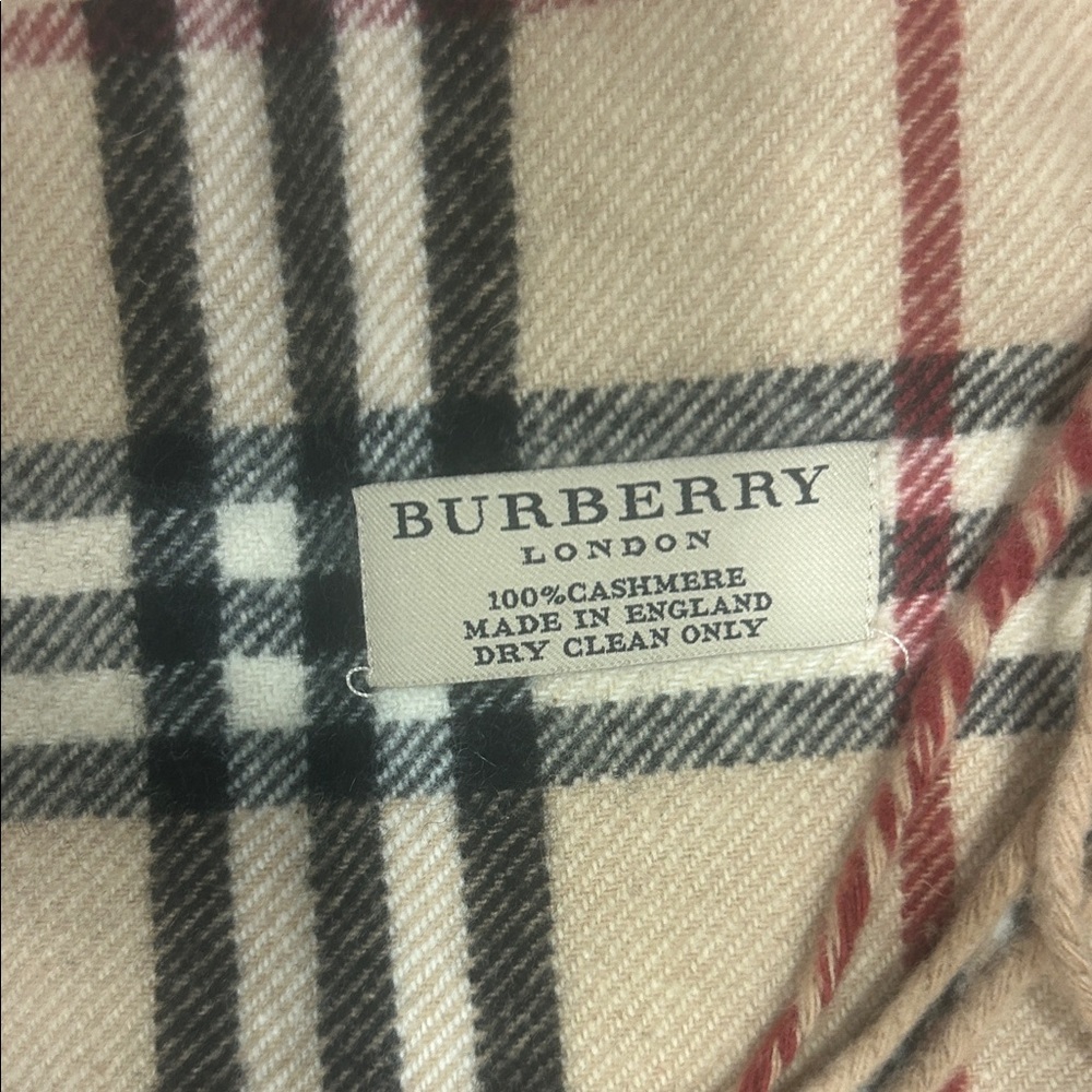 Burberry Classic Check Cashmere Scarf - Picture 2 of 4